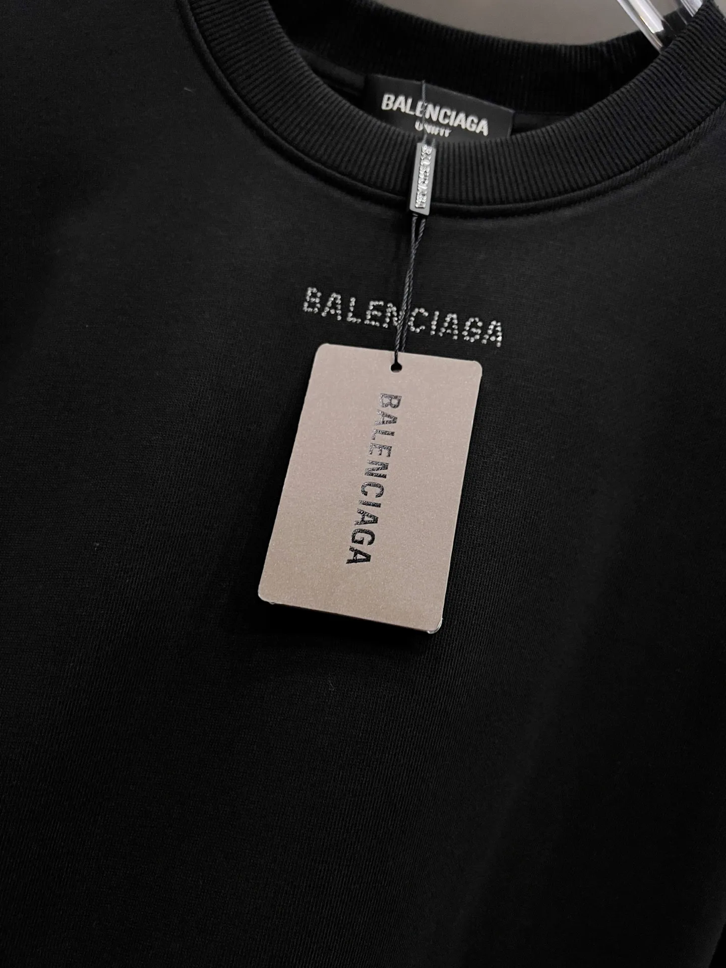 BAL Balenciaga 2026 Autumn and Winter New Arrival Round Neck Long Sleeve Sweater Classic Logo Hot Drilling Technology Same Style Loose Version for Men and Women S M L XL XXL Five Sizes Color: Black White